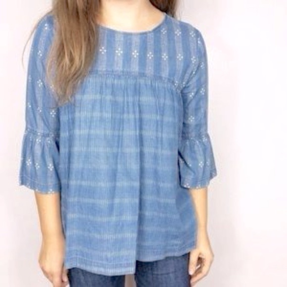Harper x Francesca’s Denim Bell Sleeve Keyhole Back Top- Medium - Picture 1 of 7